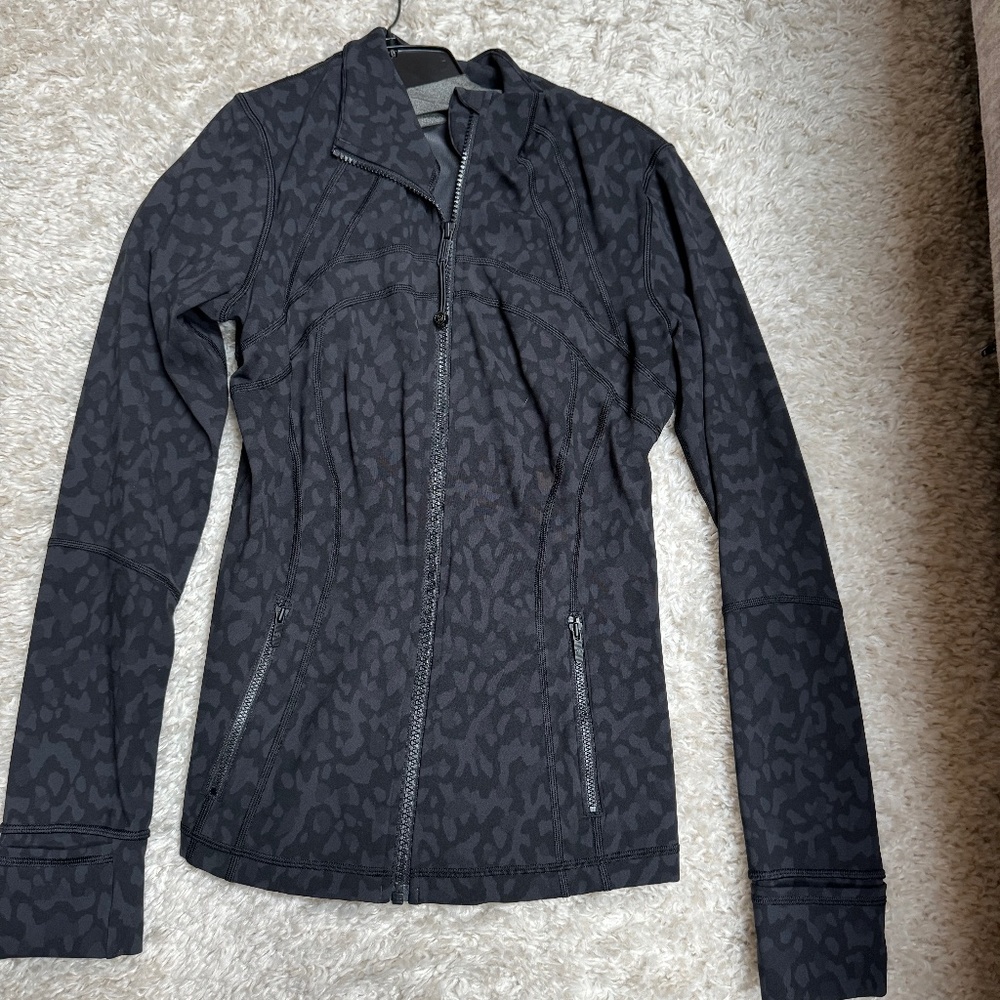 Lululemon Size 8 Nulu Fold Zip Jacket